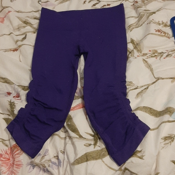 Lululemon crops - Picture 1 of 3